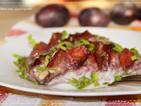 Минтай со сливами