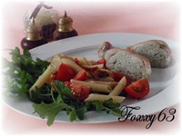 Салат из макарон с фаршированными окорочками