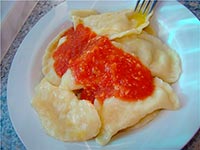 Вареники с картошкой и соусом